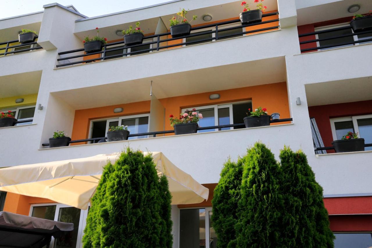 Stayinn Rainbow Houses Beachfront By Asteri Hotels Sunny Beach Exterior photo