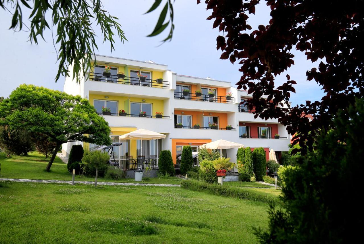 Stayinn Rainbow Houses Beachfront By Asteri Hotels Sunny Beach Exterior photo