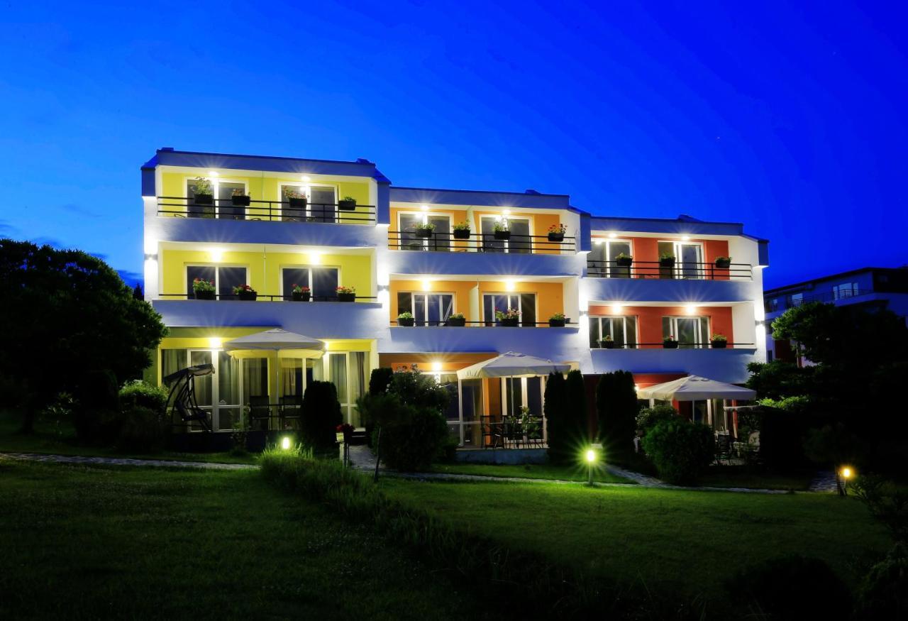 Stayinn Rainbow Houses Beachfront By Asteri Hotels Sunny Beach Exterior photo