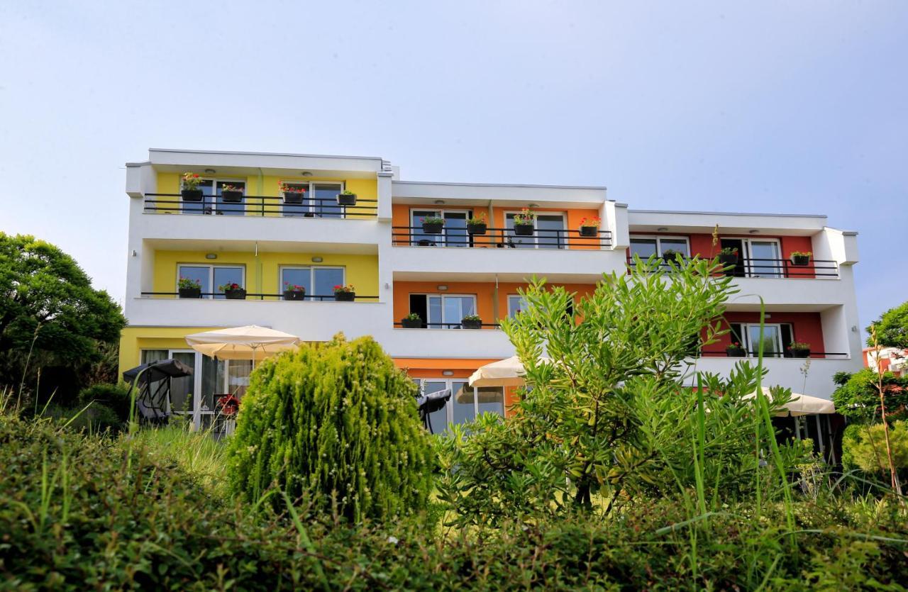 Stayinn Rainbow Houses Beachfront By Asteri Hotels Sunny Beach Exterior photo