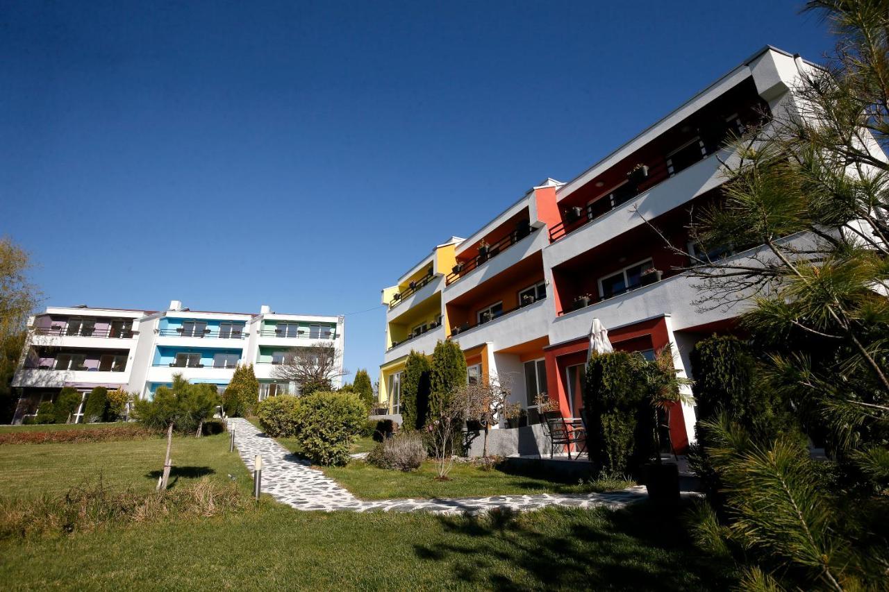 Stayinn Rainbow Houses Beachfront By Asteri Hotels Sunny Beach Exterior photo